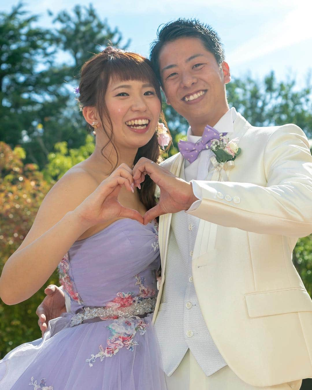 【公式】アールベルアンジェ奈良～結婚式場･ゲストハウス～さんのインスタグラム写真 - (【公式】アールベルアンジェ奈良～結婚式場･ゲストハウス～Instagram)「@artbellangenara をフォローして #アールベルアンジェ奈良 をつけて お写真の投稿おまちしております＊ . ------------------ ふたりの手で作るハート♡ 愛が溢れる瞬間をいろんなポージングで 残しましょう＊ ------------------ . . ブライダルフェアの予約はTOPの URLからしてくださいね⚐ ＞＞＞@artbellangenara . 『#アールベルアンジェ奈良』. のハッシュタグをつけて お写真を投稿してくださいね＊ こちらの公式IG（@artbellangenara ） で取り上げさせていただきます＊ . . . #アールベルアンジェ奈良#結婚式#結婚 #奈良結婚式場#挙式#奈良#チャペル挙式 #関西花嫁#奈良花嫁#ウェディングドレス #ウェディングレポ#挙式レポ #卒花嫁#プレ花嫁#ウェディング #結婚式準備#結婚準備#花嫁準備 #ウェディングフォト#weddingphoto #Otokucon#日本中のプレ花嫁さんと繋がりたい #前撮り#weddingtbt」3月25日 12時51分 - artbellangenara