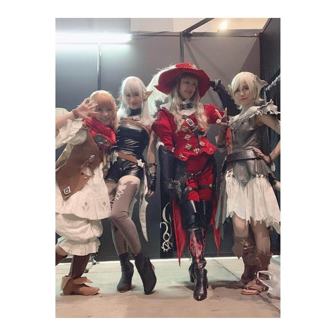 葉月ゆめさんのインスタグラム写真 - (葉月ゆめInstagram)「【FAINAL FANTASY XIV FANFESTIVAL 2019】 エレゼン♀の公式コスプレイヤーとして 参加させていただきました 👩🏻‍🦳💗 色々な種族が集まって並ぶと迫力がありますね ・ ・ いつもインすると仲よくして下さるフレンドさんや FF14 Channelを観て下さっていた方など 沢山の方にお声がけいただいて本当に嬉しかったです ✨ 光の戦士の皆さま、2日間ありがとうございました ♡♡ ・ ・ 珍しくたくさん自撮りしたので そちらの方はまたpostします 🤳笑 #ff14 #finalfantasyxiv #ffxiv #ffxivfanfest2019 #game #ファンフェスティバル #コスプレ #コスプレイヤー #幕張メッセ #エレゼン #アウラ #ララフェル #ヒューラン #ミコッテ #ルガディン #青魔道士 #赤魔道士 #ゲーム」3月25日 12時53分 - yume_hazuki