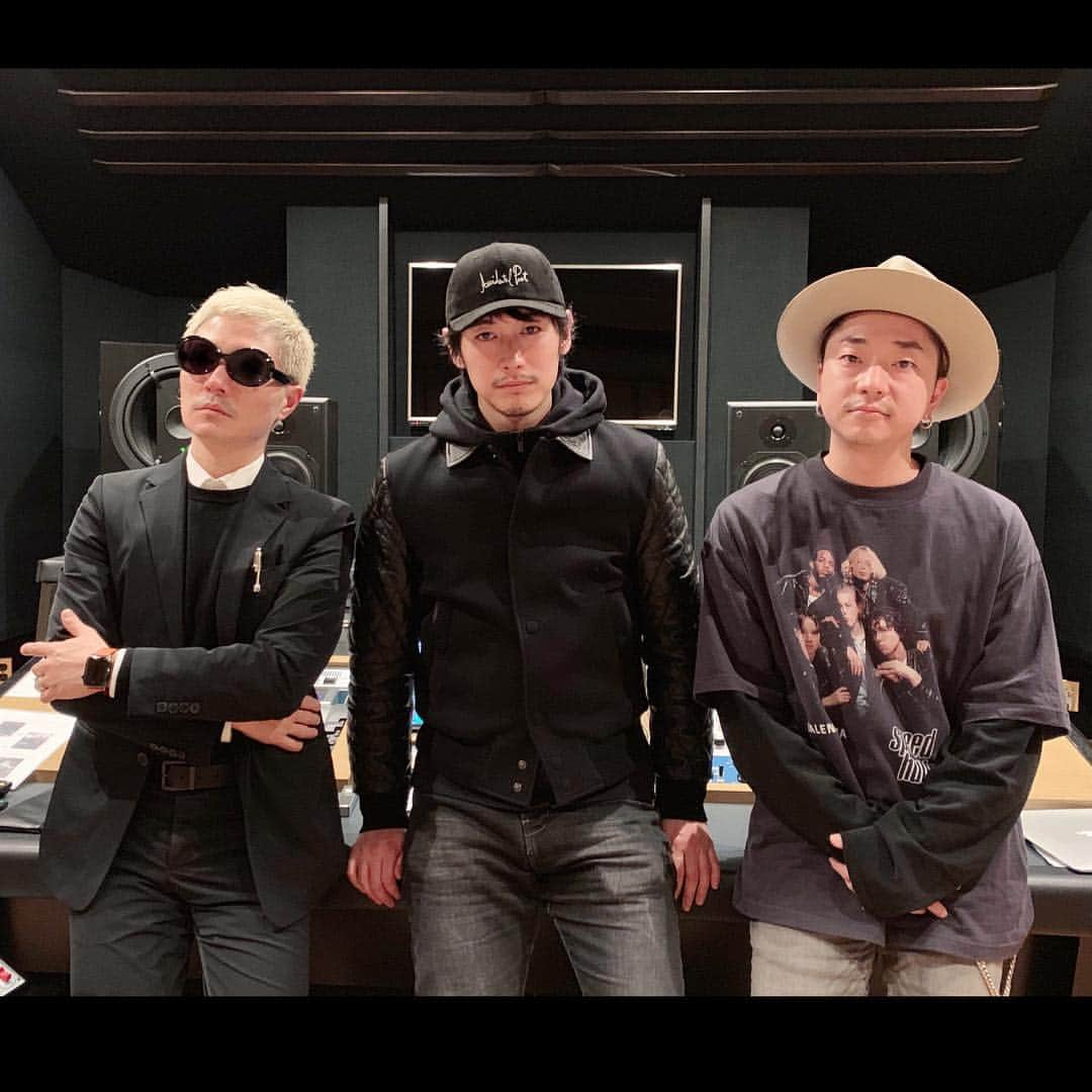 ディーン・フジオカさんのインスタグラム写真 - (ディーン・フジオカInstagram)「W/Mr.V @verbal_ambush & Mr.Z @zero4msgk So humbled and grateful to be a part of what’s about to happen. #nospoiler  Mr.D is back🖲」3月25日 13時02分 - tfjok