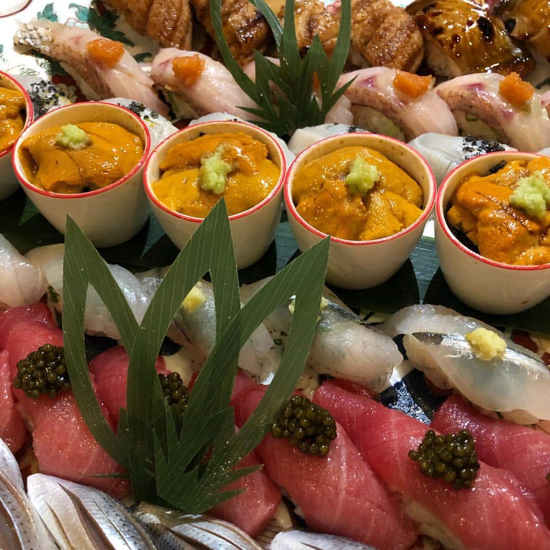 松久信幸さんのインスタグラム写真 - (松久信幸Instagram)「Sushi dinner 🍣🍣🍣🍣🍣. @matsuhisabeverlyhills with friends #sushi #cookingismylife」3月25日 13時13分 - therealnobu