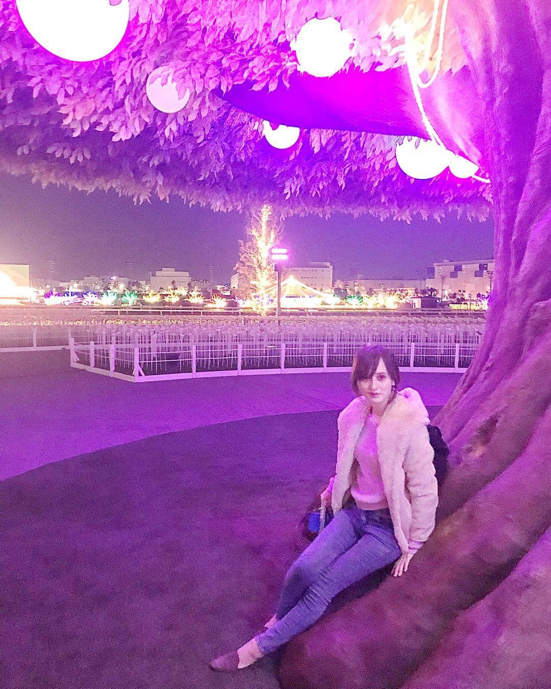 奥山絵里奈さんのインスタグラム写真 - (奥山絵里奈Instagram)「#大井競馬場イルミネーション へ！ 広大な#競馬場 をめいいっぱい使った#イルミネーション でした！ 沢山歩いた笑 沢山ゾーンがあって、テーマは#和 のものが多かった！ #イルミネーション の時期も終わりなので人もあまりいなくて良かったです！ 子供も沢山歩けて楽しそうでした！ 映像とイルミネーションのコラボスペースが特に子供は喜んでたかな💫  #tokyocitykeiba #illumination #子供とお出かけ #イルミネーション2019 #赤ちゃんとお出かけ #大井町 #大井競馬場 #1歳4ヶ月 #競馬場デート #イルミネーションデート #東京シティ競馬」3月25日 13時07分 - erinaokuyama