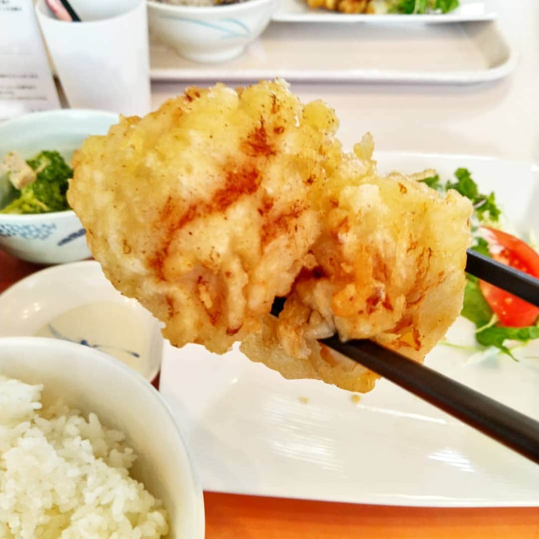 佐藤裕二さんのインスタグラム写真 - (佐藤裕二Instagram)「#ドデスカ #リニューアル #祝い ？#社食 の#ランチ が#とり天 でした！ ご飯２杯食べてしまいました。  #今日 はUP！も#アップ ！にリニューアルです。  #森田豊 さん#浅尾美和 さん #正木裕美 さん#山田修作 さま #大川敦子 #井上裕衣 #濵田隼  #竹田基起 #徳重杏奈 #上坂嵩  #望木聡子 #ウルフィ  #トリ天 #大分 #大分名物  #社員食堂#名古屋ランチ #メーテレ #佐藤裕二」3月25日 13時11分 - karaage_satou