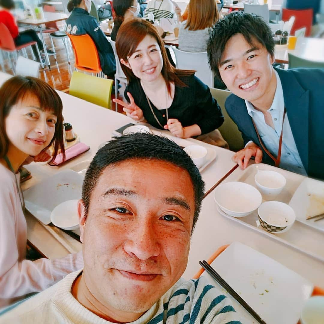 佐藤裕二さんのインスタグラム写真 - (佐藤裕二Instagram)「#ドデスカ #リニューアル #祝い ？#社食 の#ランチ が#とり天 でした！ ご飯２杯食べてしまいました。  #今日 はUP！も#アップ ！にリニューアルです。  #森田豊 さん#浅尾美和 さん #正木裕美 さん#山田修作 さま #大川敦子 #井上裕衣 #濵田隼  #竹田基起 #徳重杏奈 #上坂嵩  #望木聡子 #ウルフィ  #トリ天 #大分 #大分名物  #社員食堂#名古屋ランチ #メーテレ #佐藤裕二」3月25日 13時11分 - karaage_satou