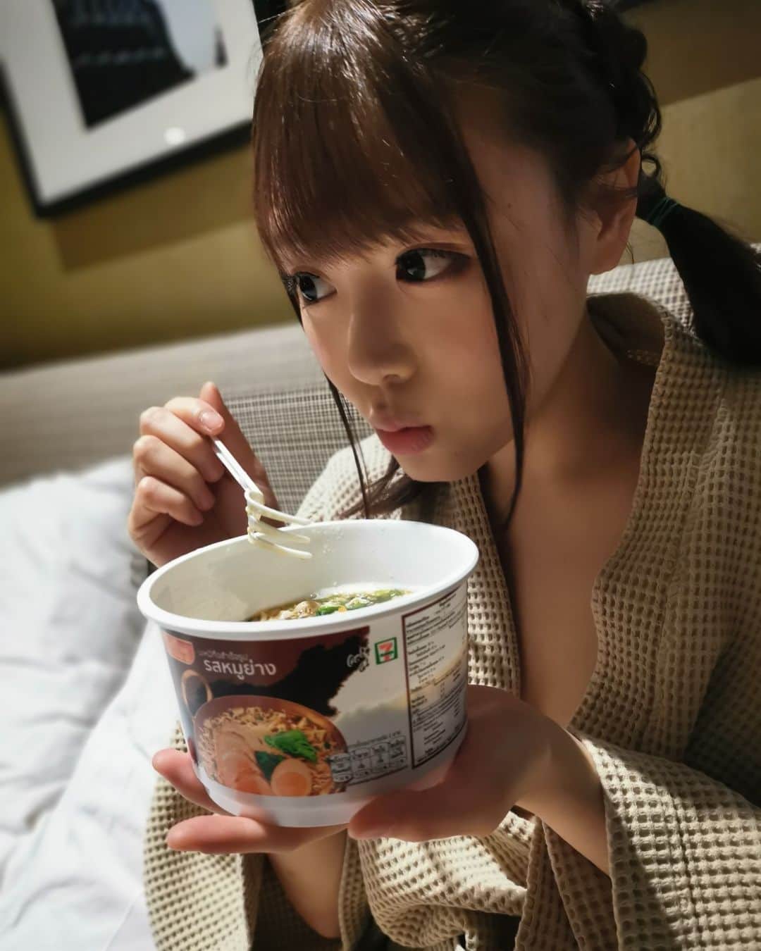 浜崎真緒さんのインスタグラム写真 - (浜崎真緒Instagram)「🥙🌭🍔🌮eating✨🍦🍮😋 #浜崎真緒  #maohamasaki  #eat  #eating  #食べる  #女の子 って #好きー ？👀 #sexy  #japanesegirl  #foodstagram  #foods  #foodblogger  #foodfighter」3月25日 13時12分 - maohamasaki_official