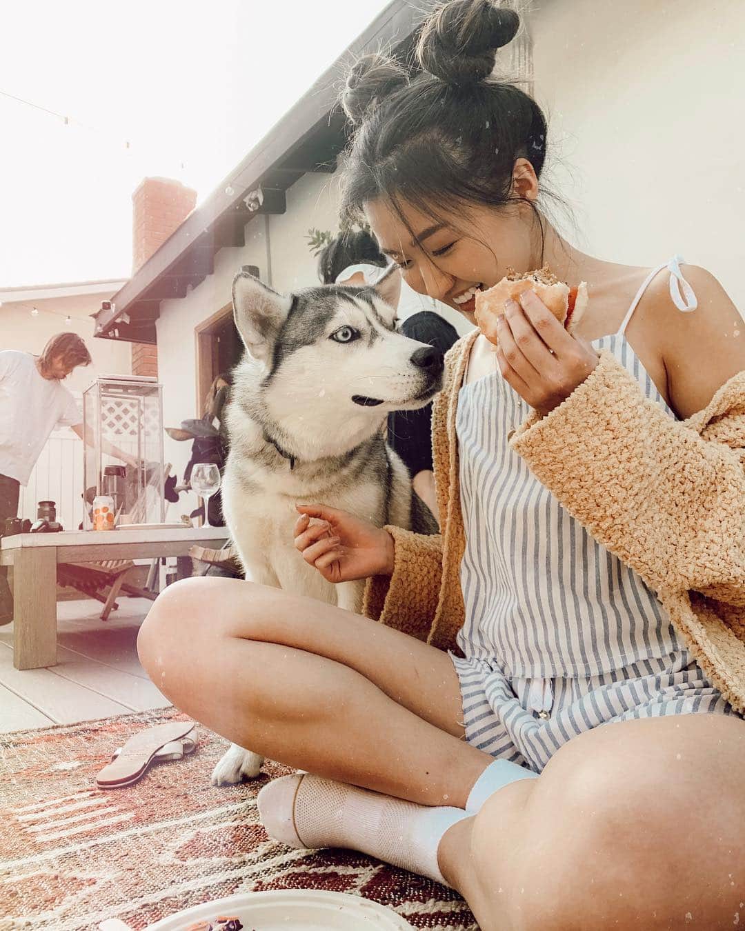 W E Y L I Eさんのインスタグラム写真 - (W E Y L I EInstagram)「Happy birthday to us!!! We are 1 year, 1 week and 1 day apart. I think we were born to be best friends 😂  Growing up I hated sharing birthdays with my cousin because his parents always got the ice cream cake while my parents got the Chinese sponge cakes that come in the pink box. You know what cake I’m talkin bout?! All my Asians know! Hahaha. Also, can we talk about how Sophie and I got hot tea in our hands while everyone else is drinking tequila 😂👵🏼👵🏼 We are 2 grandmas in 26 & 27 year old bodies hahaha」3月25日 13時23分 - weylie