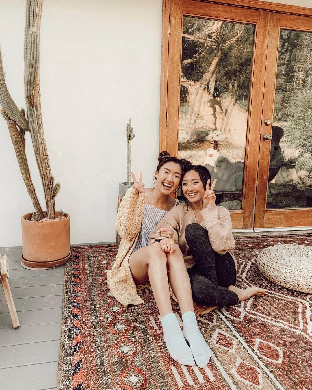 W E Y L I Eのインスタグラム：「Happy birthday to us!!! We are 1 year, 1 week and 1 day apart. I think we were born to be best friends 😂  Growing up I hated sharing birthdays with my cousin because his parents always got the ice cream cake while my parents got the Chinese sponge cakes that come in the pink box. You know what cake I’m talkin bout?! All my Asians know! Hahaha. Also, can we talk about how Sophie and I got hot tea in our hands while everyone else is drinking tequila 😂👵🏼👵🏼 We are 2 grandmas in 26 & 27 year old bodies hahaha」
