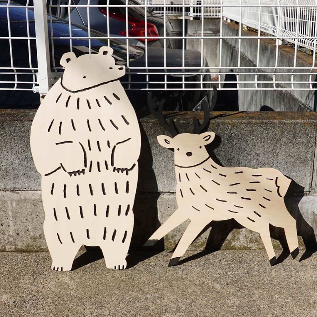 手紙社さんのインスタグラム写真 - (手紙社Instagram)「【手紙舎紙ものフェア+高旗将雄イラスト展 at 森のホール】 高旗将雄さんから、当日ご紹介する作品や、今回のために制作した新商品の最新情報が届きました。シルクスクリーンの作品や道東をテーマにした活版カード、人気の日付印も新作が登場します！　どうぞお楽しみに。 【手紙舎紙ものフェア + 高旗将雄イラスト展 at 森のホール】 日程：2019年3月30日（土）〜5月6日（月） 会場 : 森のホール （北海道川上郡弟子屈町川湯駅前２丁目１－２） tel：015-483-2906  OPEN：9:30-18:00  CLOSE：毎週月・火曜日  詳しくは▶︎プロフィールページのリンク「手紙社公式webサイト」NEWS & TOPICS 内「手紙社紙ものフェア「手紙舎紙ものフェア+高旗将雄イラスト展」へ  #手紙舎 #手紙社 #高旗将雄 #北海道 #森のホール #カフェ #イラスト展 #シルクスクリーン #紙もの #雑貨 #似顔絵  #日付印」3月25日 13時42分 - tegamisha