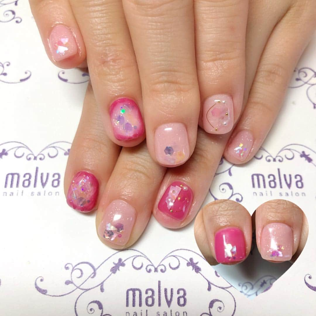 nailsalon malva（ネイルサロンマルヴァ）さんのインスタグラム写真 - (nailsalon malva（ネイルサロンマルヴァ）Instagram)「お客様宝石ネイルキャンペーンネイル💎 こちらのキャンペーンはご自身でカスタマイズできるので、楽しみながらネイルできます💕 チビ爪さんでもちゃんと宝石ネイルできますので、安心してください✨ 是非ご利用下さい♡ nailsalon malva  ご予約はLINEからがオススメです☆ 🌙原宿LINE ID→《@malva》 ※@を忘れずに‼︎ 全てのアートや料金表はHPより http://www.malvanail.com/sp/  #malva#マルヴァ#ネイル#gelnail#nail#nailart#naildesign#nailstagram#ジェル#gel#ジェルネイル#ネイルデザイン#原宿ネイル#nailsalon#ネイルサロン#ネイルチップ#森絵里香#malvaネイル#malvanail#ネイリスト募集#美甲#ロシアンマニキュア#ハンドネイル#宝石ネイル」3月25日 13時43分 - malva_nail