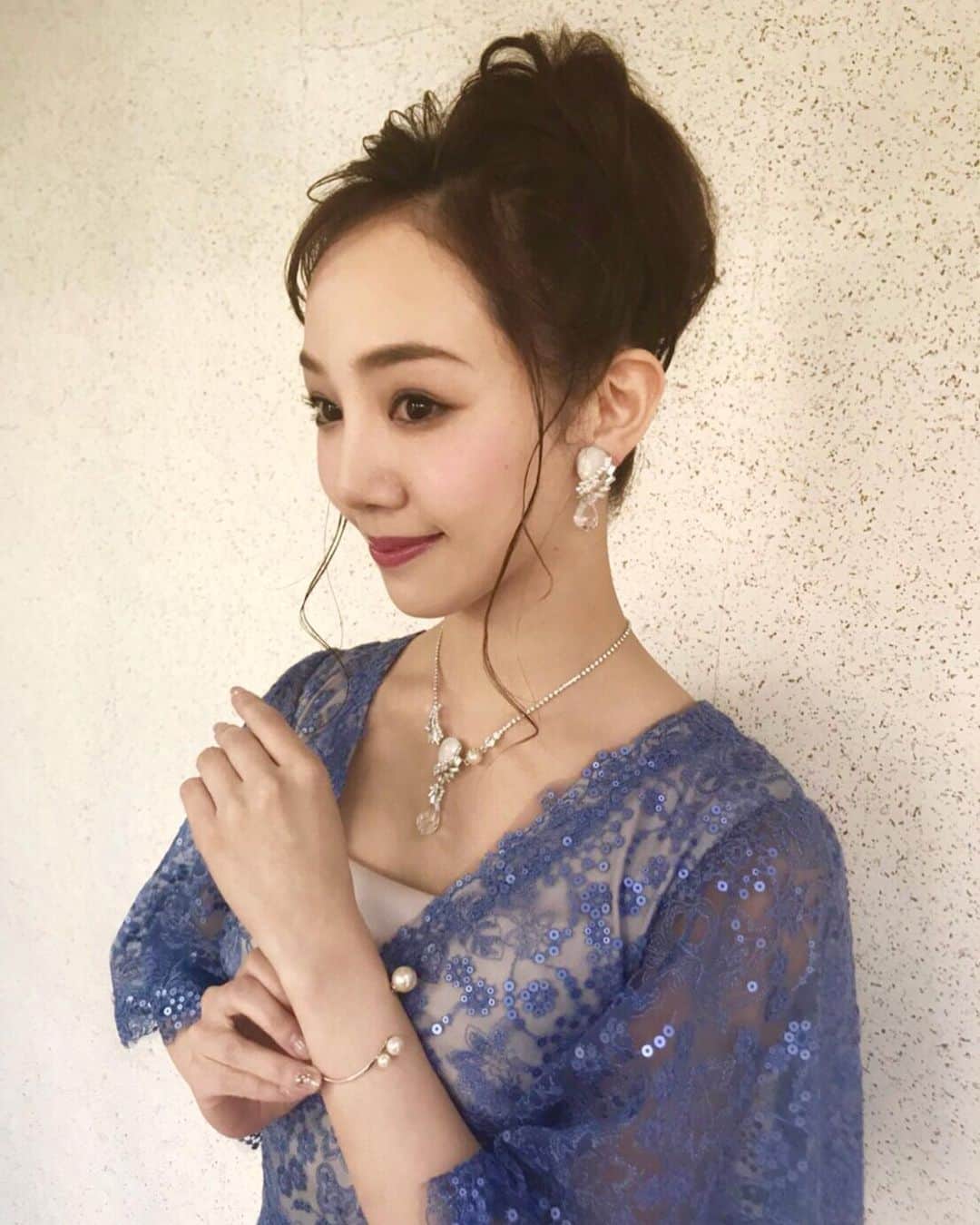 咲妃みゆさんのインスタグラム写真 - (咲妃みゆInstagram)「立て続けに失礼致します💦 . 福岡公演でのお衣裳を紹介させてください☺️ . ドレス：@tadashishoji_japan アクセサリー：@imac_jewelry . 私が歌わせて頂いた曲は、新宿・福岡共に「麦の唄」「誕生」「銀の龍の背に乗って」でした😌」3月25日 13時43分 - miyusakihi