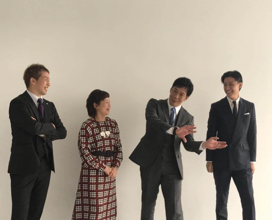 天谷宗一郎さんのインスタグラム写真 - (天谷宗一郎Instagram)「中国新聞新プロジェクト。  先輩方に引っ張っていただきました！！ ありがとうございました♪  #中国新聞 #新プロジェクト #乞うご期待 #松本裕見子 さん #さいねい龍二  さん #森崎浩司 さん #天谷宗一郎 #carp」3月25日 13時54分 - soichiroamaya