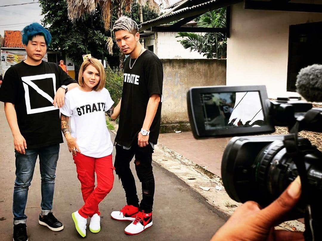 DJ ACEさんのインスタグラム写真 - (DJ ACEInstagram)「📹📺﻿ @officialtrans7 での衣装は3人共 @straite_official 笑﻿ ﻿ Our costumes are @straite_official on TV show @selebrita7 ﻿ ﻿ #trans7﻿ #selebrita﻿ #TerimaKasih #indonesia﻿ #straite﻿ #straite_style @straite_official」3月25日 13時58分 - ace1djace