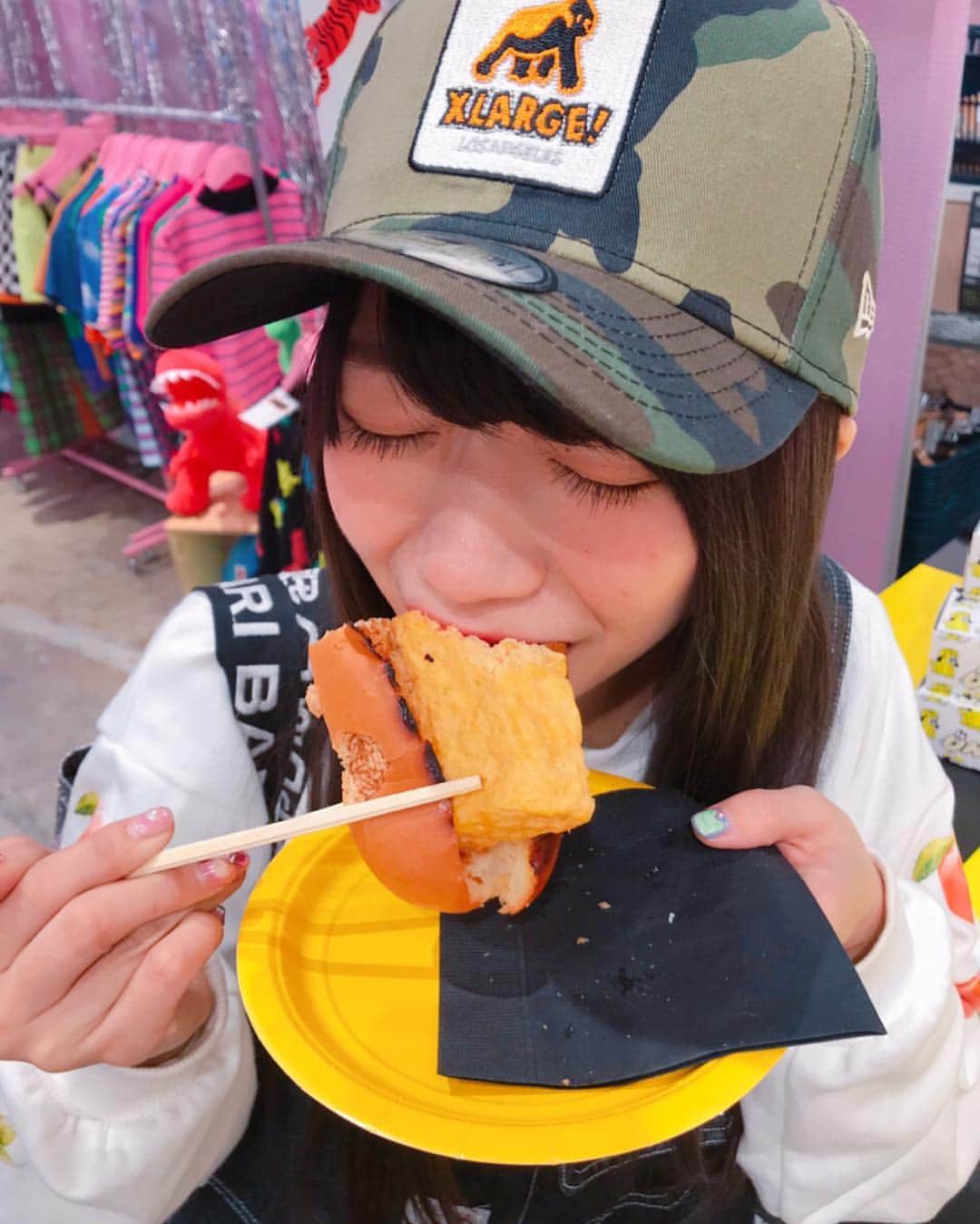 ぱいぱいでか美のインスタグラム：「載せそびれシリーズ ぱいぱいでか美の貴重な捕食シーン ꙳ #大恋愛体質 #4月3日リリース ꙳ 大恋愛体質が4/3にリリースされることを しつこく言っていきたいので リリイベ情報も解禁されたので インスタもいっぱい投稿していきたい！ ので、この良い機会に載せそびれたちも ちゃんと載せてくぞーの所存。 WEGO/W♡Cの展示会行った時に タマゴサンド頂いて 全然うまく食べられなかったときの写真です。 美味しかったよ〜！ でもさ！リリイベ情報見て！ストーリーにも載せたから！ ハイライトにも載せたから！ なんと、4/7、そうですね。 みんな大好きソフマップリリイベがありますね。 だから先々週くらいから夜になるべく炭水化物とってないのよ〜 なるべくだけど。 夜はご飯とパンと麺をがっつりいかないようにしてます。 だからこの写真いますごい羨ましいです。」