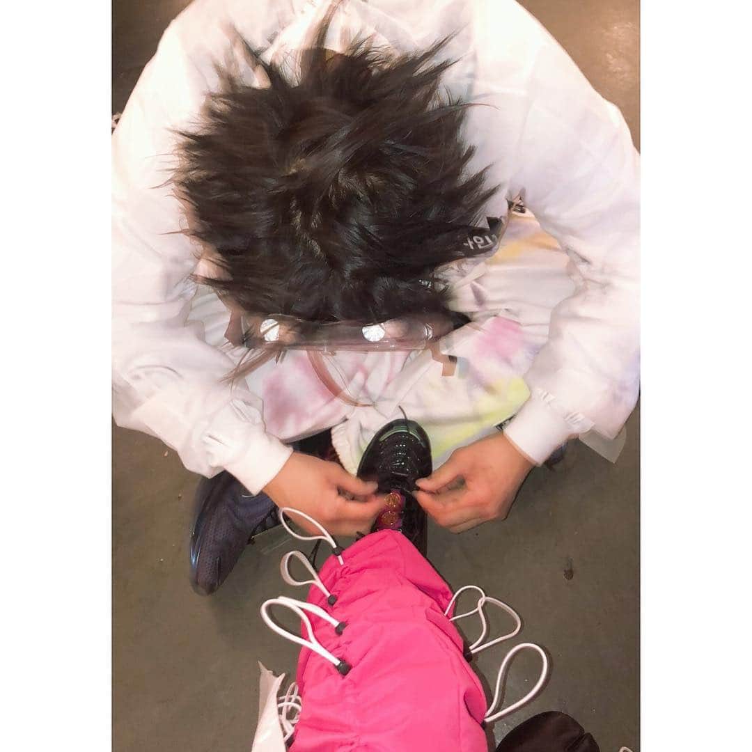 ダラ さんのインスタグラム写真 - (ダラ Instagram)「Customizing my shoes with @99percentis」3月26日 0時57分 - daraxxi