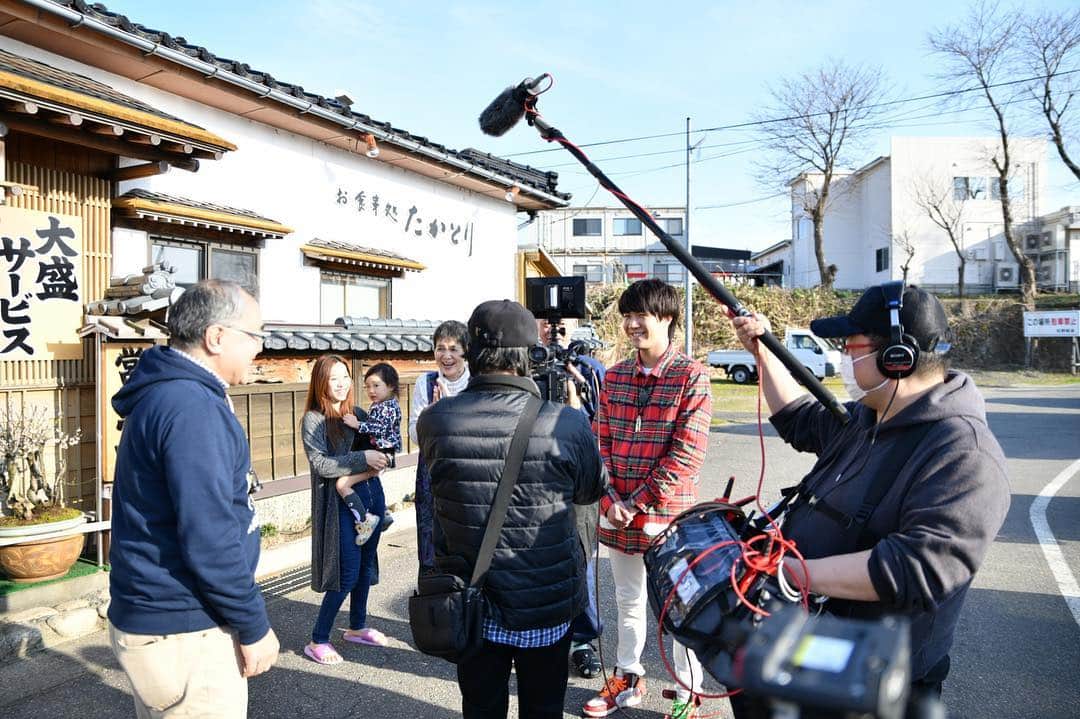 のインスタグラム：「今日も新潟でのお仕事、「なじラテ。」ロケでした✌️今日も出逢いと笑いのオンパレード笑 お世話になりました皆様、ありがとうございました！ #なじラテ #bsn新潟放送 #ロケ #ありがとうございました #茜色の恋 #中澤卓也」