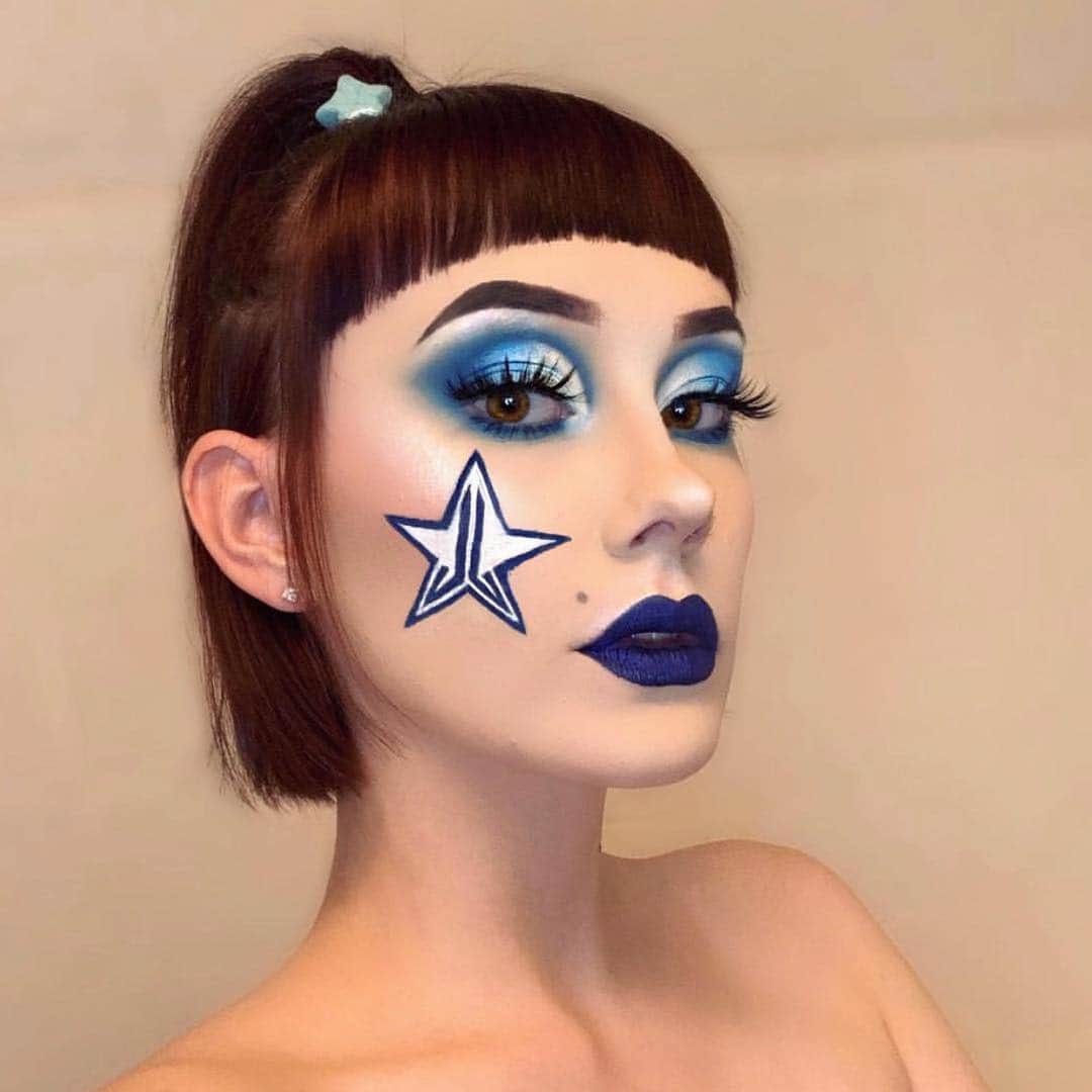 Jeffree Star Cosmeticsさんのインスタグラム写真 - (Jeffree Star CosmeticsInstagram)「BRANDED ⭐️⭐️ Our girl @kelliann.mua is branded with our #JSC logo 🌟🌟 She used #velourliquidlipstick shade ‘Y.S.O.T.P’ with #velourlipliner shade ‘Blue Velvet’ on her lips with ‘Drug Lord’ & ‘Y.S.O.T.P’ for the logo! #jeffreestarcosmetics #bluebloodpalette #blueblood」3月25日 23時48分 - jeffreestarcosmetics