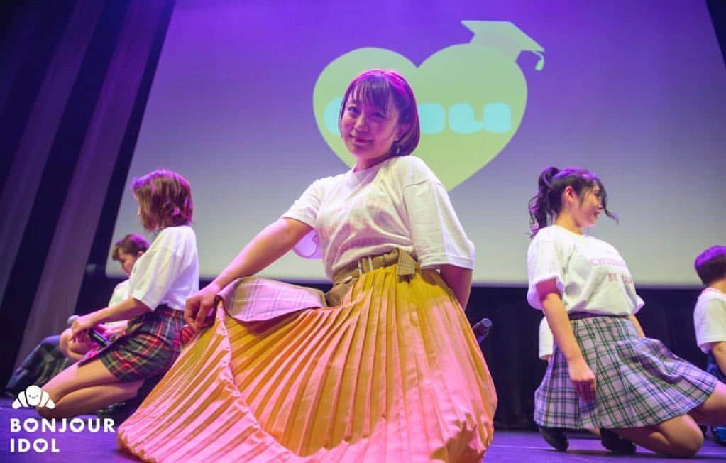 のインスタグラム：「今日で上京して5年が経ちました🌸✨✨ラストチャンスだと思って受けたオーディションに合格してチャビネスになって憧れの東京での生活を始めた5年前。大好きなチャビネスを卒業して新たな夢に向かって歩み始めた2019年。5年前とはきっと色々なことが変わったけれど、夢に対する気持ちはずっと変わらず、どんどん強くなるばかりです。この5年間での出逢いや経験を宝物に、初心を忘れず、ずーっとこの世界で生き続けていきたいです✨✨いつも応援して下さる皆さま、本当にありがとうございます！！これからも嶋梨夏を宜しくお願いします🌸🌸🌸 #2019年 #3月25日 #上京 #5年目 #上京記念日 #記念日 #thanks #live #stage #photo #photooftheday JAPAN #japanesegirl #avex #avex management #instagood #followme #ricashima #嶋梨夏」