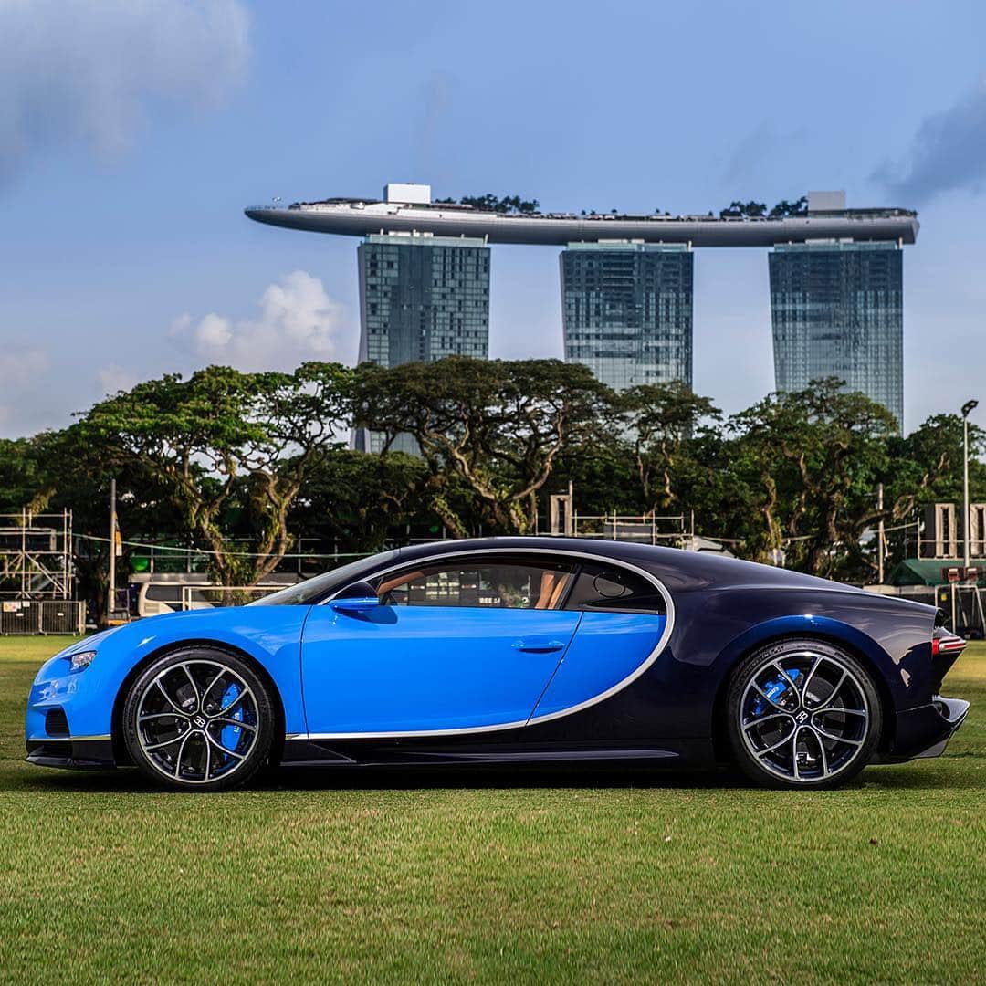 ブガッティさんのインスタグラム写真 - (ブガッティInstagram)「F1 driver Romain Grosjean: Singapore is a pretty fantastic place, and the race is always a challenge. #AroundTheWorld #Singapore #Bugatti #BugattiChiron #Chiron #OnlyChirons #RomainGrosjean #BugattiSingapore #BugattiPartner #Supersportcar」3月25日 23時59分 - bugatti