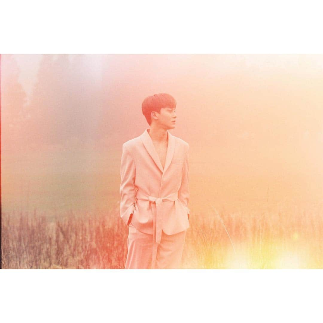 EXOさんのインスタグラム写真 - (EXOInstagram)「첸 CHEN The 1st Mini Album ‘사월, 그리고 꽃 (April, and a flower)’ - 🎧 2019.04.01. 6PM (KST) 👉 http://chen.smtown.com - #첸 #CHEN #엑소 #EXO #weareoneEXO #사월_그리고_꽃 #April_and_a_flower #사월이_지나면_우리_헤어져요 #Beautiful_goodbye」3月26日 0時00分 - weareone.exo