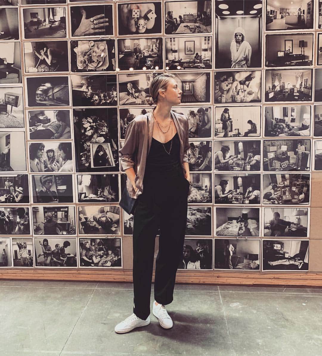 のインスタグラム：「The perfect Sunday ☀️ A little lunch at Manuela’s ( just a bunch of 🥬 this time ), a quick tour of @annieliebovitz early works and a trip to the opera to listen to Celemency of Titus, one of Mozart’s last pieces. 🎼」