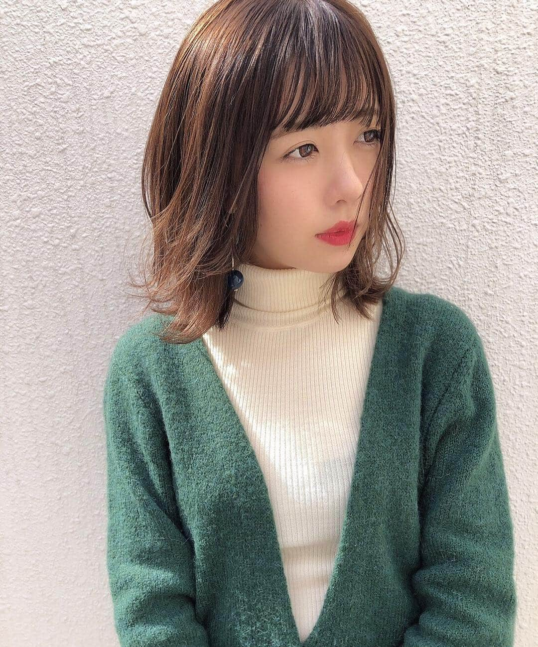 清水佐紀さんのインスタグラム写真 - (清水佐紀Instagram)「. 今日は美容室にも行ってきました。 #💇🏻‍♀️ #グレージュ . ((私、遠い目してる笑笑)) . いろんな話で盛り上がる。 楽しい。 @l_by_home のみなさん優しくて いつも私の話聞いてくれるんです。 @tobiayatobi さんのおかげで プラスな考えができる。 間違いなく、ヘアメンテだけじゃなく 心のメンテナンスもしてもらってますね。笑 ほんとありがとうございます。 🙇🏻‍♀️🙇🏻‍♀️🙇🏻‍♀️」3月25日 23時55分 - saki___shimizu