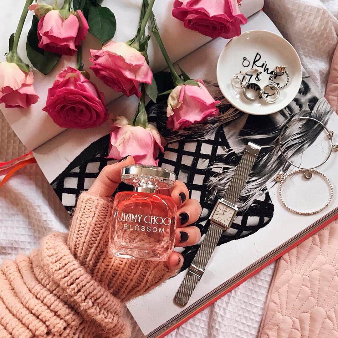 Henry London Official page of Britishさんのインスタグラム写真 - (Henry London Official page of BritishInstagram)「All the treats... As styled by @lauraslittlelocket. Last few days to enter our Mother’s Day bundle competition, scroll down the grid to enter. . . .  #henrylondon #henrywatches #womenswatches  #mothersday #giveaway #comp #competition #win #prize #mothersdaygifts #mothersday2019 #mothersdayideas #mothersdaygiveaway #personalisation #rosegoldeverything #mum #giftsforher #watchphotography #rosegold #loveyourmum #everydayluxury #gift #giftsforwomen #loveher #watchlover #indulge #watches #mumsarethebest  #giftsformum #BFFgoals」3月26日 0時02分 - henrywatches