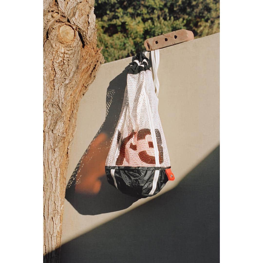 ワイスリーのインスタグラム：「Y-3 Icon Gym Sack. Swipe for Y-3 Long Tank Top.​ Y-3 Spring Summer 2019. ​📷: @benmorrisphoto ​--- ​#adidas #Y3 #YohjiYamamoto ​ Discover the collection at Y-3.com」