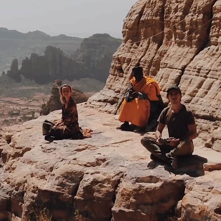 Murad Osmannのインスタグラム：「World Water Day was just couple of days ago and I wanted to thank everyone who is participating in our continuing challenge with @charitywater . So far we have managed to support 2 communities with access to clean water. There is still a lot of work to be done and we would love you to be a part of it with us - please follow our link in bio to see how anyone can join the family of Spring supporters. ❍❍ Недавно прошел Всемирный день водных ресурсов, и я хотел бы поблагодарить всех тех, кто участвует в нашем совместном с @charitywater сборе средств. С вашей помощью мы уже обеспечили водой 2 деревни, но можем сделать ещё больше. Любая сумма имеет значение и каждый может помочь - вся информация по ссылке в Био.」