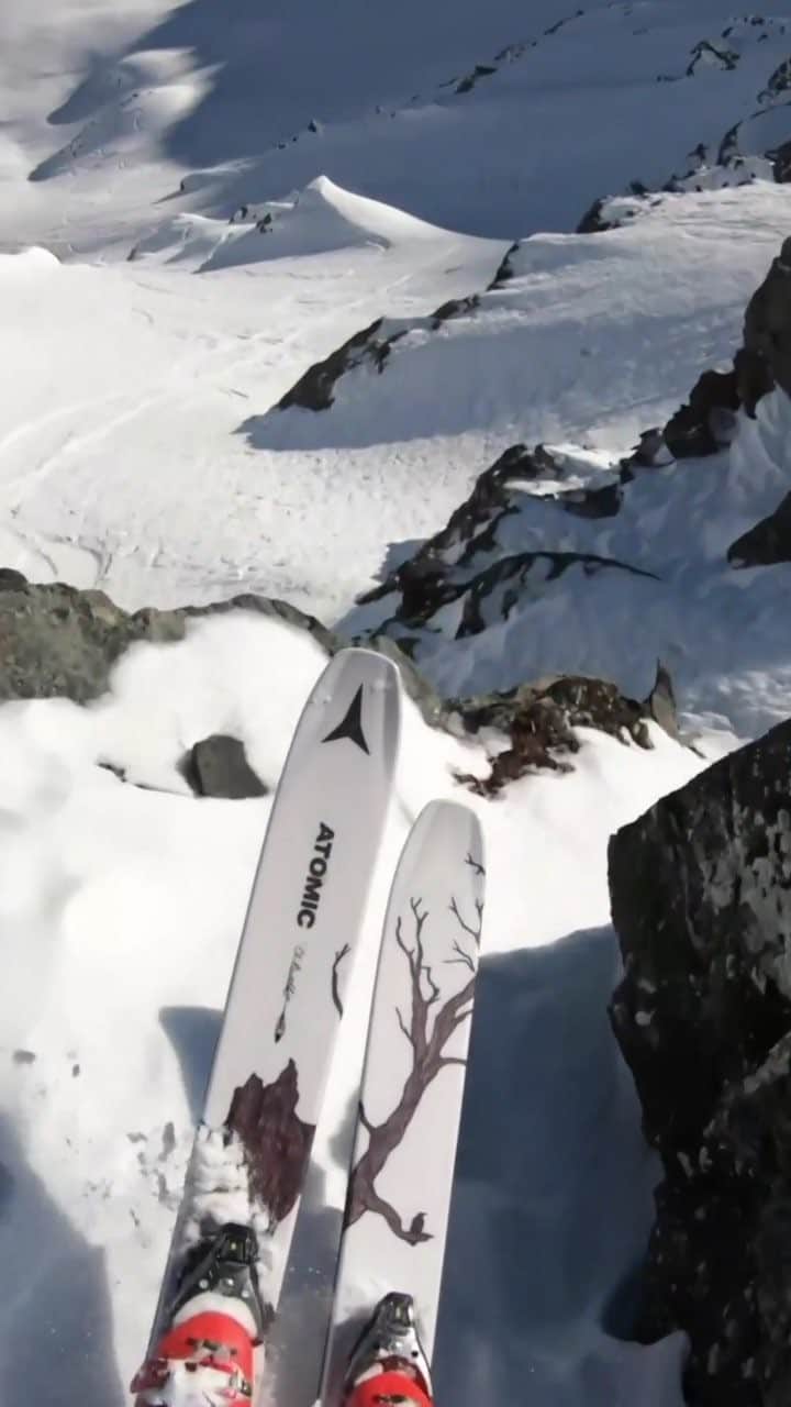 のインスタグラム：「Last Saturday, @ari_tricomi showed us her skills at the final run in Verbier, Switzerland for the Freeride World Tour 2019. Even though she placed second, the Freeride World Champion title is hers after this amazing run.  @freerideworldtour #fwt19 #freeride #downhill #redbull」