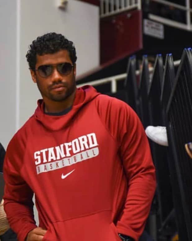 ラッセル・ウィルソンのインスタグラム：「That face you make when you realize @StanfordWBB plays tonight! & @Awilly03 and the girls are about to dominate 😎😂🤩🥊」
