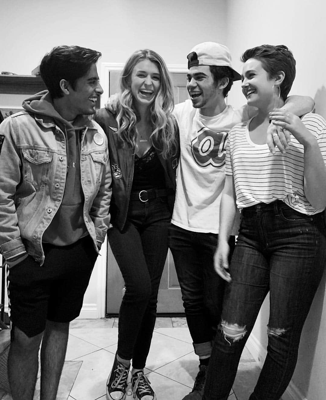 のインスタグラム：「Fake laugh until you actually laugh at how stupid faking a laugh for a picture is.」