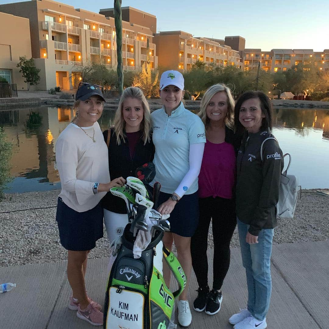 キム・カウフマンさんのインスタグラム写真 - (キム・カウフマンInstagram)「Fun week in Phoenix! Thanks to everyone who comes out to see me this week. @lpgafounders is such an outstanding event. Thank you to @bankofhope.official and all the volunteers who make it possible. See you next year! @elinarvidss @brianapaulson @kaufman.ashley @divinenaturegolf @todd.kolb #sanfordsports #sanfordprofile #titleist #footjoy」3月26日 0時16分 - kimkaufmangolf