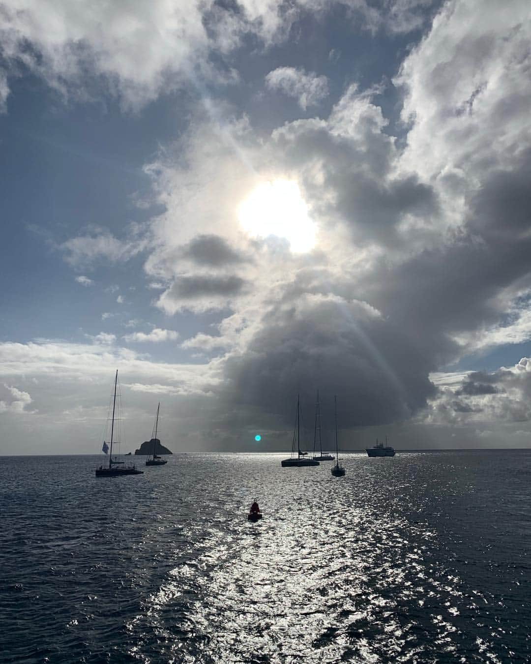 マルガリータ・レヴィエヴァさんのインスタグラム写真 - (マルガリータ・レヴィエヴァInstagram)「Sailing into summer..... @loropianaofficial  Can’t thank you enough for an unforgettable weekend!!!!!!!!!!!!!!!!」3月26日 0時14分 - margaritalevieva
