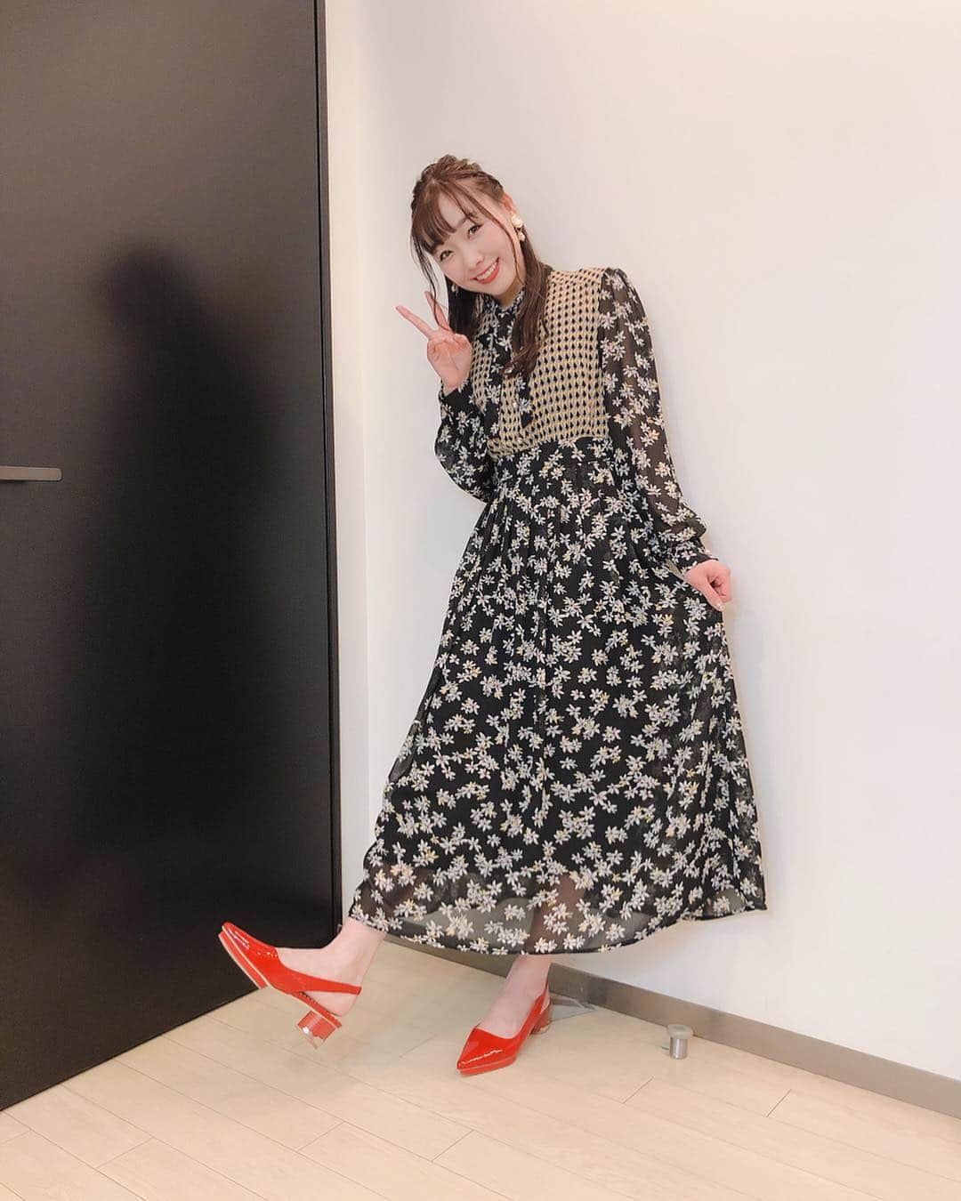 須田亜香里さんのインスタグラム写真 - (須田亜香里Instagram)「関東で先週放送された【中居くん決めて！】名古屋は今夜放送😎 また少し自分の引き出しを開けてしまいましたが、笑ってもらえたら嬉しい(笑) この日のコーディネートは靴が特に好きだったけど…靴は映りません👠😛 #tbs #cbc #中居くん決めて」3月26日 0時15分 - akarisuda