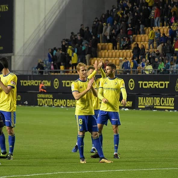 アレハンドロ・フェルナンデス・イグレシアスのインスタグラム：「Seguir trabajando es el camino! 💪 no conocemos otra manera! Vamos Cádiz💛💙」