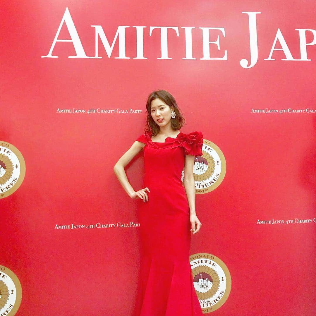 布川桃花さんのインスタグラム写真 - (布川桃花Instagram)「1ヶ月も遅れてしまいましたが、、 アミチエジャポンが主催する 日本最大規模のチャリティガラパーティー “Amitie Charity Gala Party 2019”にドレスのショーモデル として参加させて頂きました✨ . 衣装は @tuxedo_atelier_rossonero の真っ赤なドレス❤️ . ロイヤルファミリーや各国の大使など素晴らしい ゲストの方々の前でランウェイできたことに感激です👐🏻 . #amitiejaponcharitygalaparty2019 #jfca」3月26日 0時21分 - momoka_fukawa