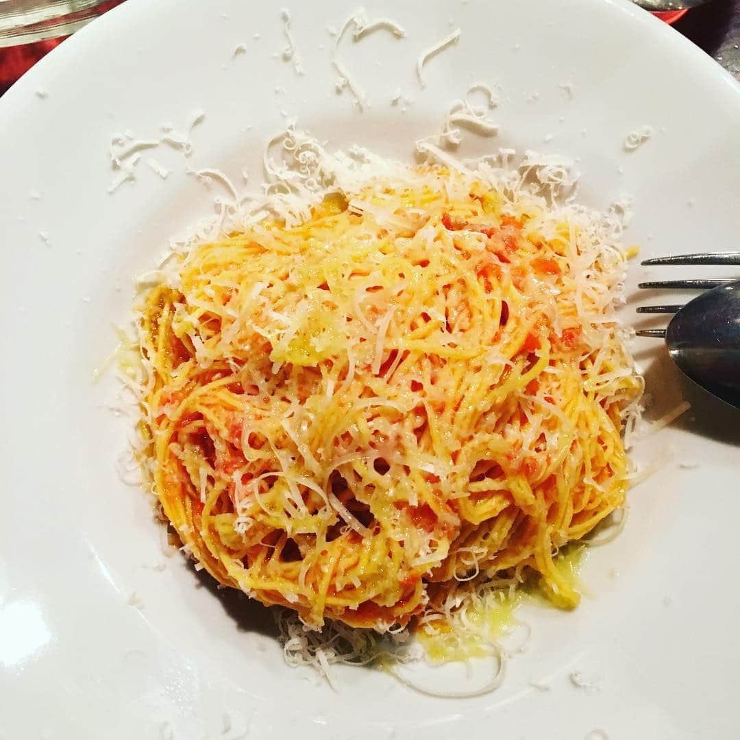 志摩有子さんのインスタグラム写真 - (志摩有子Instagram)「極細の卵麺、マッケロンチーニのポモドーロ。こんなに細いのに伸びずにシャキッとした歯応えがたまらない。三浦産のトマトを使ったフレッシュなソースがよく合う。今食べたばかりなのにまた食べたい。 #マッケロンチーニ #ポモドーロ #クセになる #リピ決定」3月26日 0時30分 - ariko418