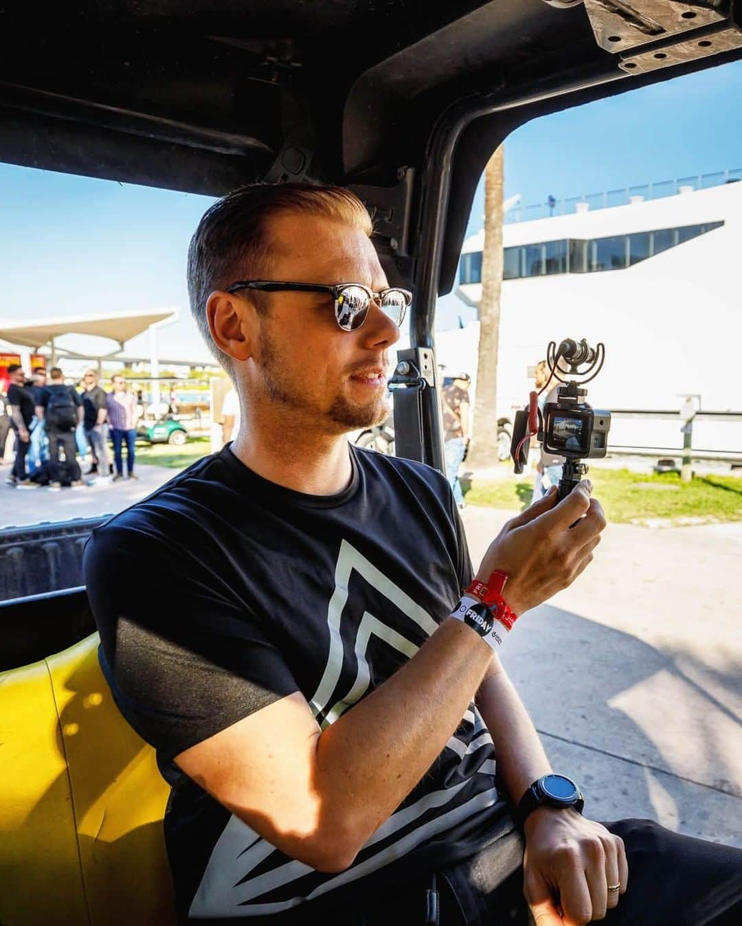 Armin Van Buurenさんのインスタグラム写真 - (Armin Van BuurenInstagram)「Bringing my camera to Miami. Anything you want to see in my vlog?」3月26日 0時37分 - arminvanbuuren