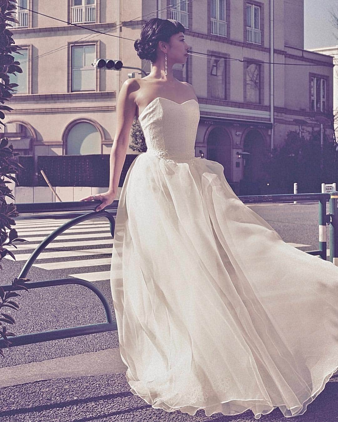 order dress カルリエ クチュールさんのインスタグラム写真 - (order dress カルリエ クチュールInstagram)「. 【Carlier Couture dress】 variation with organza skirt . シンプルにビスチェドレスとして。 シンプルだけど、 ビスチェはストライプレースだったり オーバースカートからボリュームレースが 覗いたり。好きなディテールを散りばめて。 . . . photographer @chiaki_nagano  hair make @belco.aichan  model @tphkmml ------------------------------------- . . . 🌿3月中のアポイントは満席につき 終了とさせていただいております。 . 現在、初回ご相談は4月からの お日にちでご案内させて頂いておりますが、 おかげさまで土曜は埋まってきております。 ご検討中の花嫁さまはお早めのアポイントを お願い致します…✳︎ ------------------------------------- ウェディングドレス、ウェディングアイテム、 ゲストドレス、フォーマルワンピース オーダーメイドにてお作り致しております。 . お問い合わせはHP【Contact】より お待ちしております…＊ -------------------------------------」3月25日 16時05分 - carlier_couture