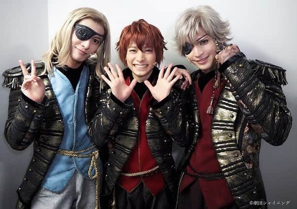 のインスタグラム：「[24/3/19] It’s a wrap for Pirates performance in Tokyo! Next stop, Kyoto! ⠀⠀⠀ ⠀ #kohatsuallen #kikuchishuji #ozawaren #piratesofthefrontier ⠀⠀⠀ ⠀ Source: Gekidan Shining, Shuji and Ren’s twitters」