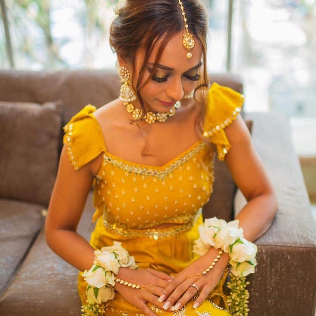 Indianstreetfashionさんのインスタグラム写真 - (IndianstreetfashionInstagram)「Mehendi lewks we are into 😍 #indianstreetfashion . . . . #indianfashion #stylefile #indianbride #bridalwear #weddings #bridalfashion #indianweddings #ethnic #traditional #potd #couture #designer #glamour  #photography #fashionphotography #ootd #bridalinspo #sangeet #mehendi . . .  #weddingblogger #fashionblogger #indianblogger #dubaiblogger #londonblogger #celebstyle Regram: @ritikahairstylist」3月25日 16時31分 - indianstreetfashion
