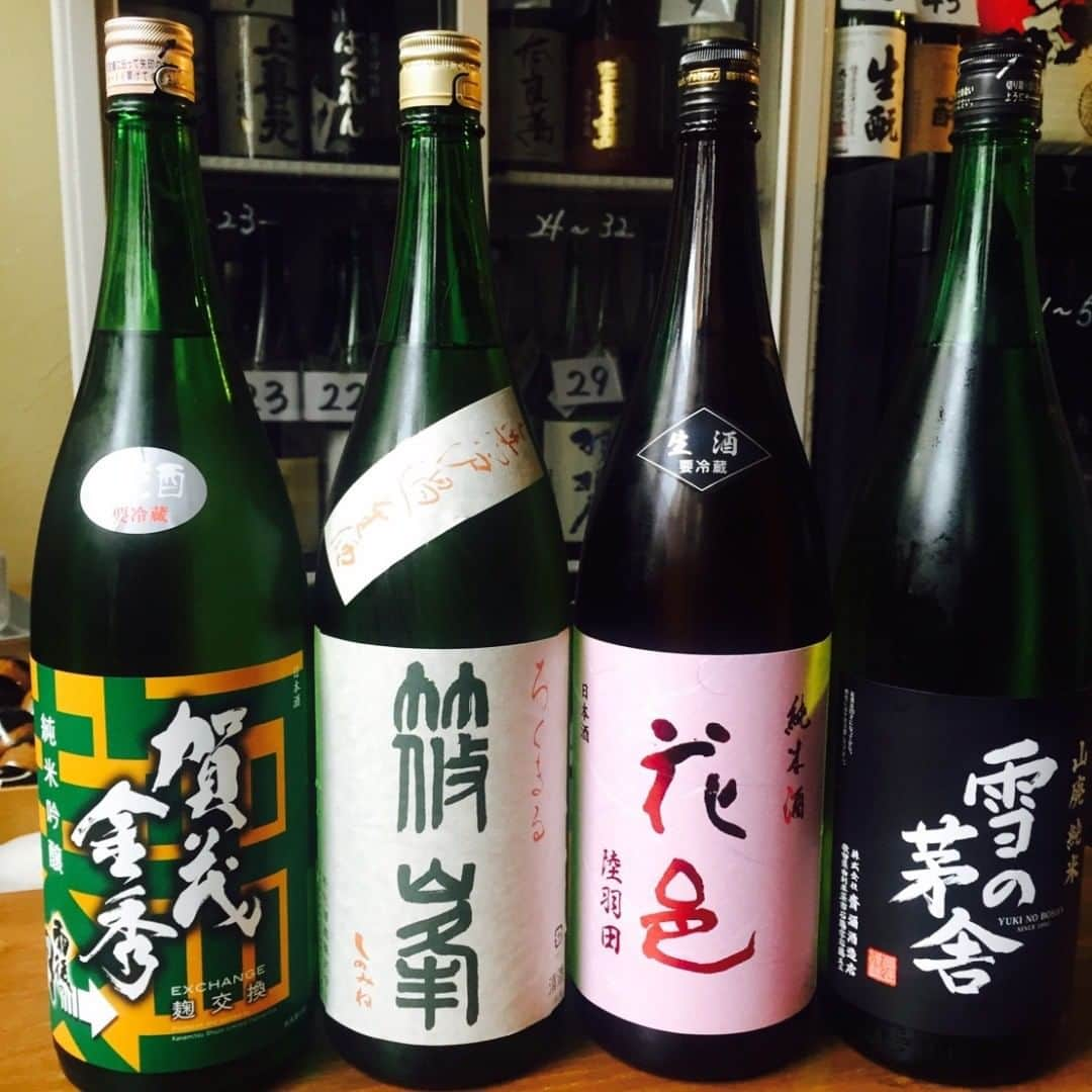 日本酒センター ニューフクシマさんのインスタグラム写真 - (日本酒センター ニューフクシマInstagram)「おはようございます❗️ 天気も曇り空ですが、本日も明るく開店してます（笑）  本日の開栓のお酒です。  それぞぞれの顔を持っているお酒なんで、左から順番にテイスティングして下さいね‼  #日本酒センター #ニューフクシマ #日本酒 #大阪 #福島区 #居酒屋 #酒スタグラム #酒好き #saka #nihonshu #osaka #fukushima #bar #wine #traveljapan #japanesesakeheartofsake」3月25日 16時35分 - fukushimanihonshu