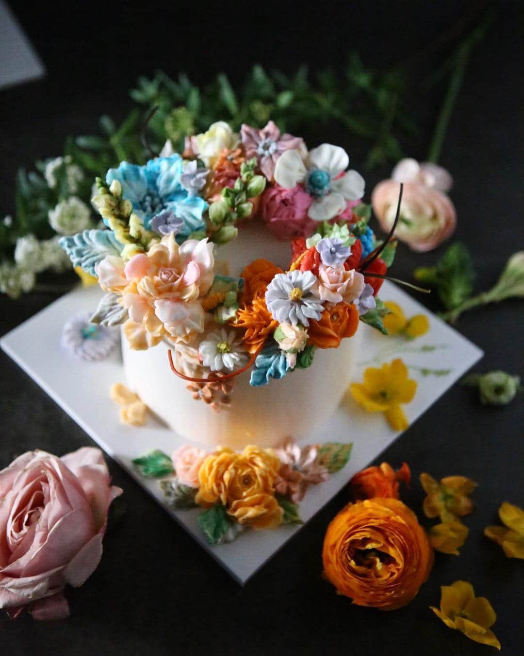 청담 수케이크 (atelier soo)さんのインスタグラム写真 - (청담 수케이크 (atelier soo)Instagram)「ㅡ A- course.  Basic 4 ❣️ ㅡ #flower #cake #flowercake #partycake #birthday #bouquet #buttercream #baking ㅡ www.soocake.com vkscl_energy@naver.com」3月25日 16時37分 - soocake_ully
