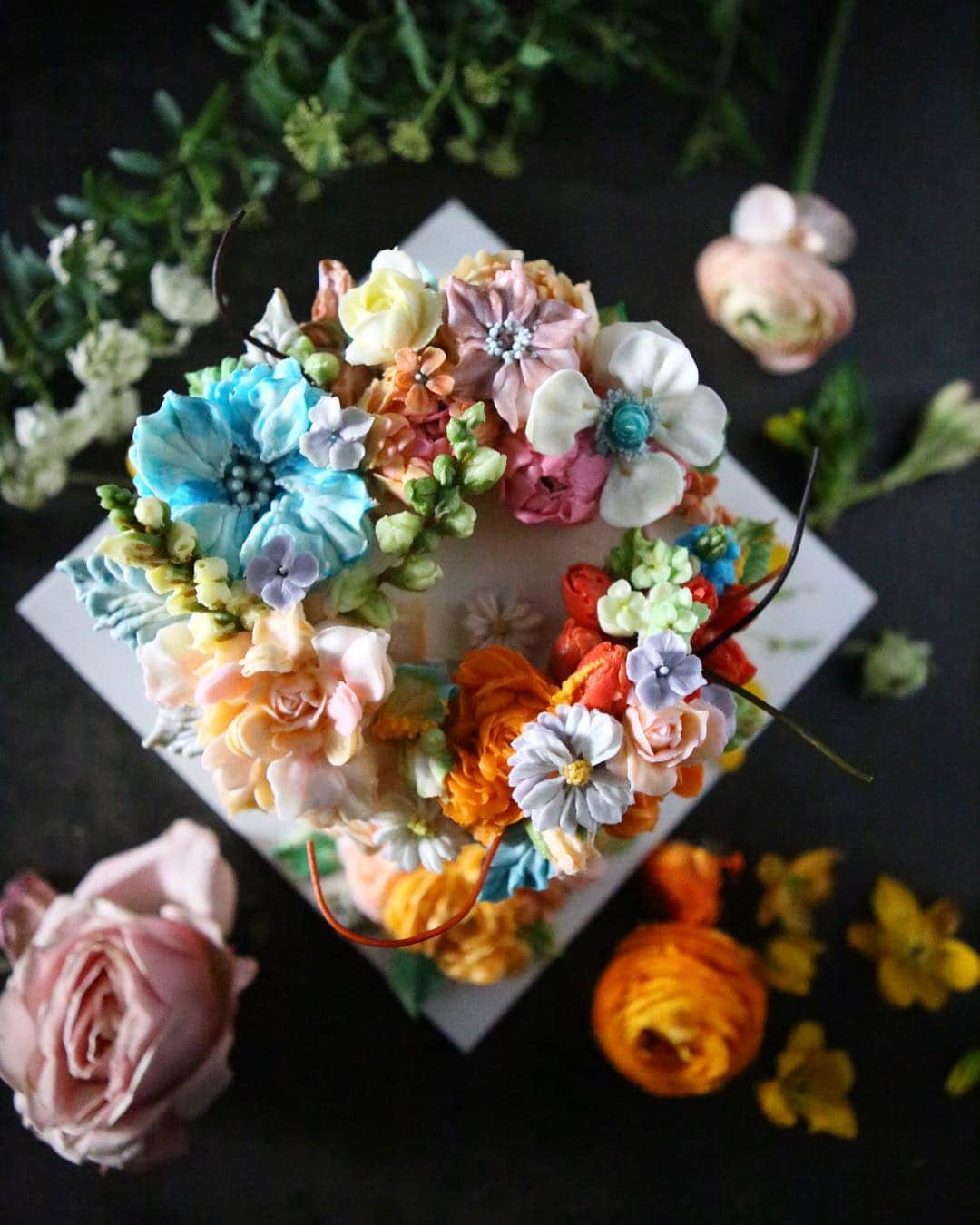 청담 수케이크 (atelier soo)さんのインスタグラム写真 - (청담 수케이크 (atelier soo)Instagram)「ㅡ A- course.  Basic 4 ❣️ ㅡ #flower #cake #flowercake #partycake #birthday #bouquet #buttercream #baking ㅡ www.soocake.com vkscl_energy@naver.com」3月25日 16時37分 - soocake_ully