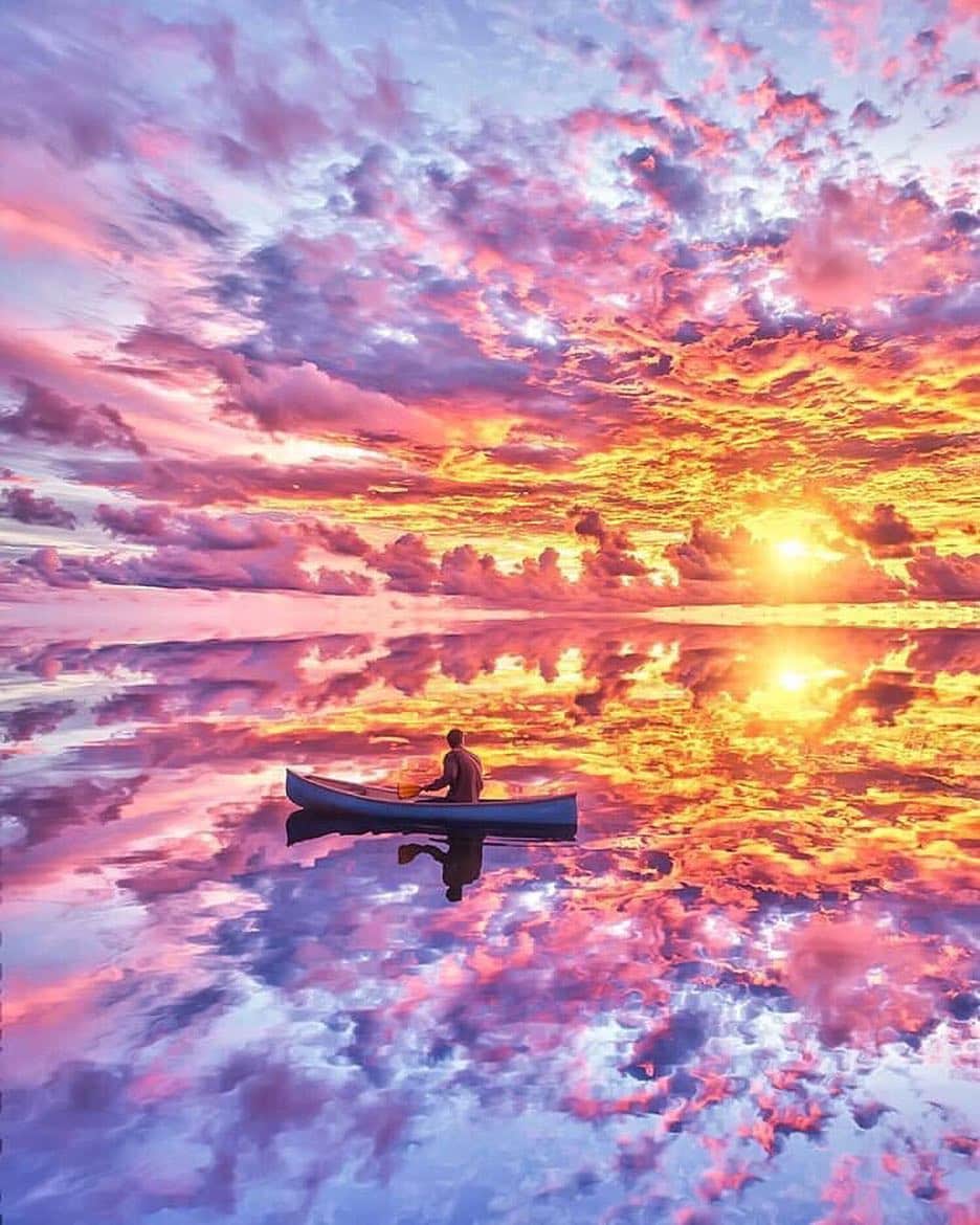Canon Photographyさんのインスタグラム写真 - (Canon PhotographyInstagram)「Some incredible digital art here! We don’t often post it, but we always post the best when we do!  Photography/Edit - @art_siroj  #canon_photos #digitalart #sunset #sunsetlovers #reflection #canoeing」3月25日 16時44分 - cpcollectives