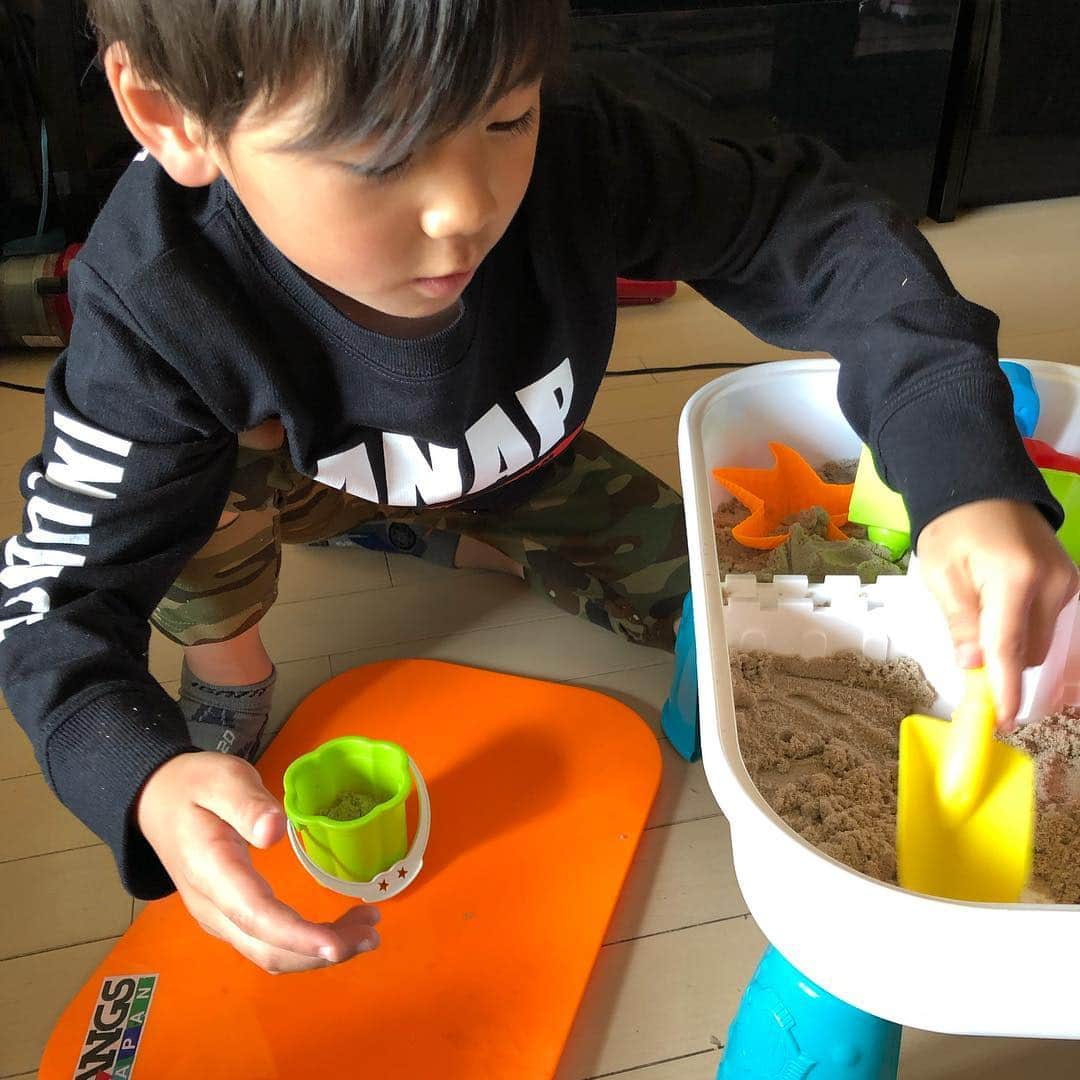 岡村真依さんのインスタグラム写真 - (岡村真依Instagram)「甥っ子birthday🎉 ・ UFOフォンデュ食べたい✨って言ってたので#イスルポチャ へ😋💖 ・ 全部おいしいんだけど、ずば抜けてチヂミが美味しくて😍😍😍 チキンが来る前にペロリ(*≧∀≦*)最後の1個食べよーとしたらここに入れて〜って甥っ子が自分のお皿指差して😂😂😂 ・ 今まで食べたチヂミの中で1番美味しかった！！！！！ ・ 甥っ子は気に入ったらしく、、、お家帰ってお砂遊びしてたのだけど、、、ずっとチヂミ作ってた😂😂😂←しかも、はい、とか言って食べるフリ毎回させられた😂 ・ #新大久保 #koreanfood #ufoフォンデュ #チヂミ #おススメ #店内もキレイ #トイレも綺麗 #また行く #食べきれなかったらお持ち帰り してくれた #lovenephew #nephew #甥っ子love #💋」3月25日 17時00分 - maimai_maai