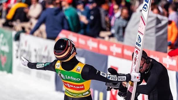 小林陵侑のインスタグラム：「Best end🤩🤩 thanks Planica fans💪 awesome feel 252m personal best✨ 📸 @jfkfeichter」