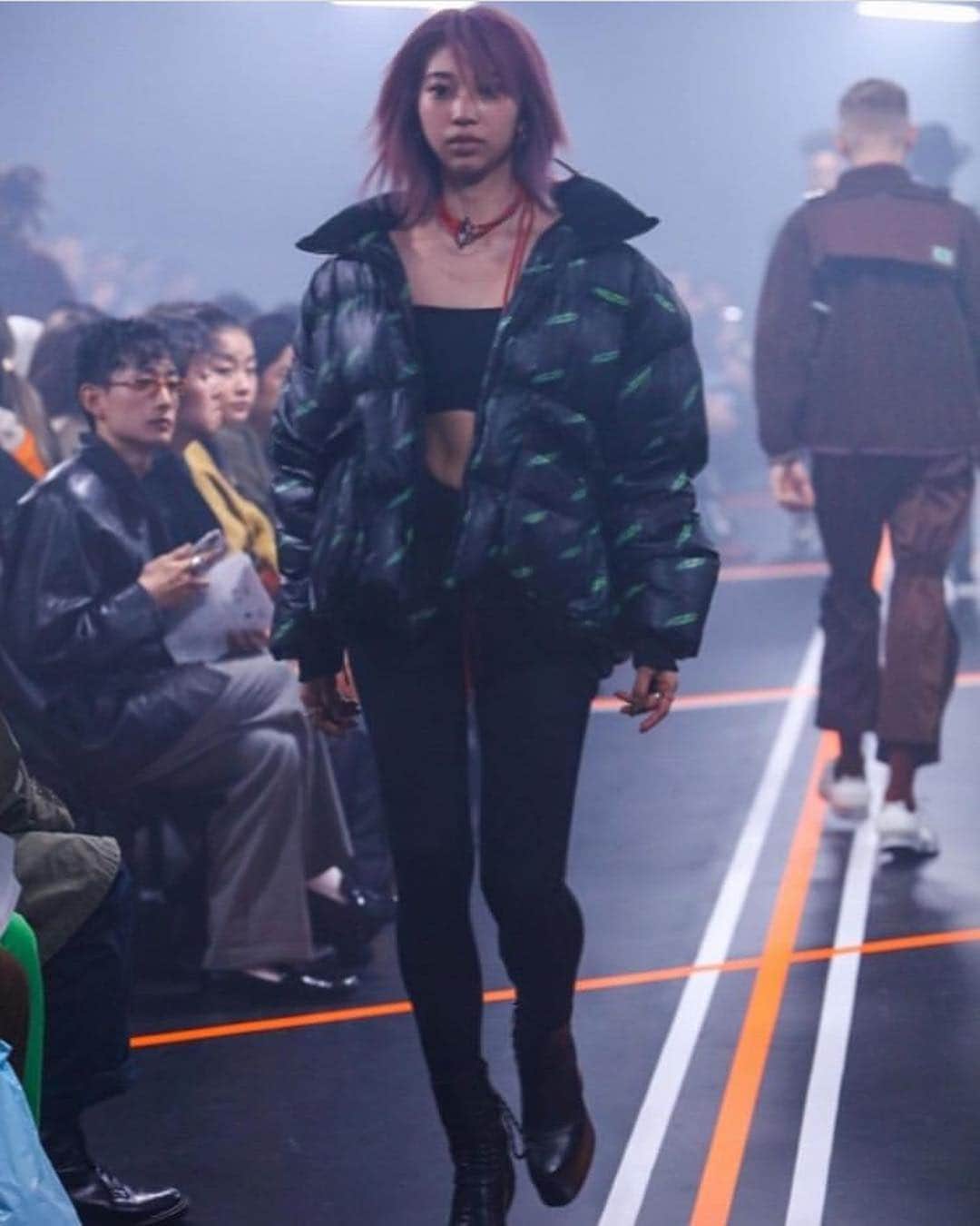 YUAのインスタグラム：「Thank u @jieda for having me be apart of ur team! #jieda #amazonfashionweek いつか私もコレクションの音楽を手掛けれる様になりたい🤟🏽🌎」