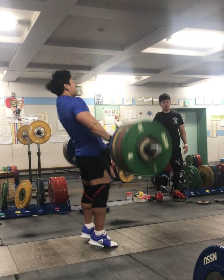 山本俊樹のインスタグラム：「clean & jerk 190KG  #weightlifting #snatch #cleanandjerk #squat #deadlift  #耐えて勝つ #率先垂範 #山本俊樹 #LEGACYLIFTER」