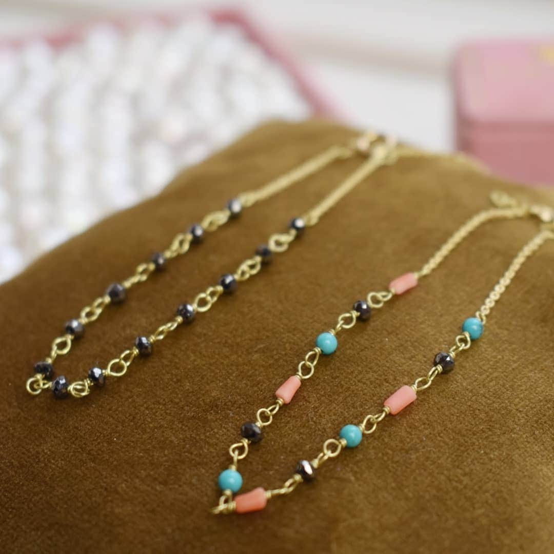 のインスタグラム：「Black Diamond, Coral and Turquise 🖤 Carré Archive bracelets in 18 karat gold. Classic or creatively colourfull, which one is your favourite? #carrearchive #Carrejewellery」