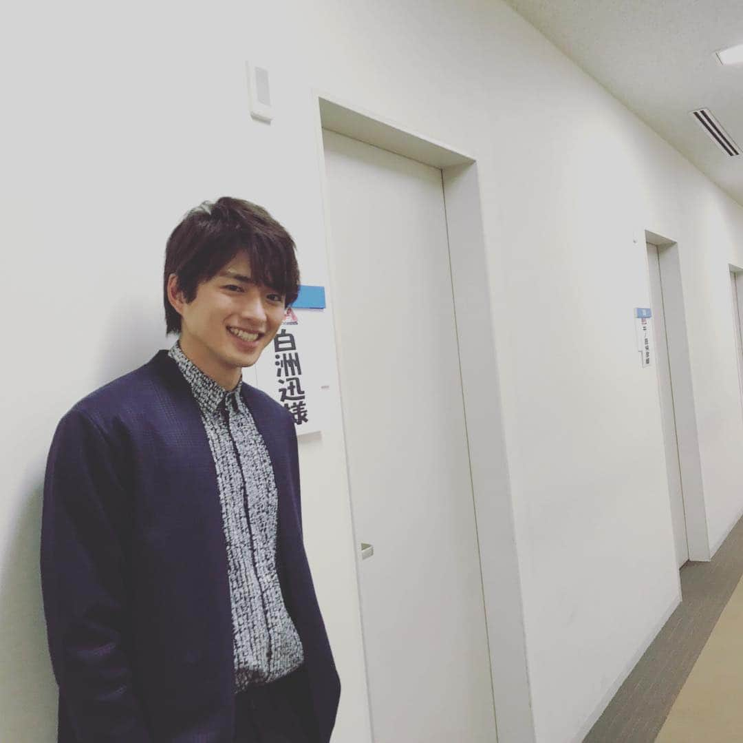 白洲迅さんのインスタグラム写真 - (白洲迅Instagram)「今夜「ネプリーグ 」に出演します！ 26日放送の「僕が笑うと」チームとして 井ノ原快彦さんと参戦しました！ 見てね🤓 ーーーー ★フジテレビ「ネプリーグ」 3/25（月）19:00〜20:00 https://www.fujitv.co.jp/nepleague/ #ネプリーグ  #僕が笑うと #井ノ原快彦 さん #よく見ると隣に井ノ原さんの楽屋が」3月25日 17時35分 - jin_shirasu_official